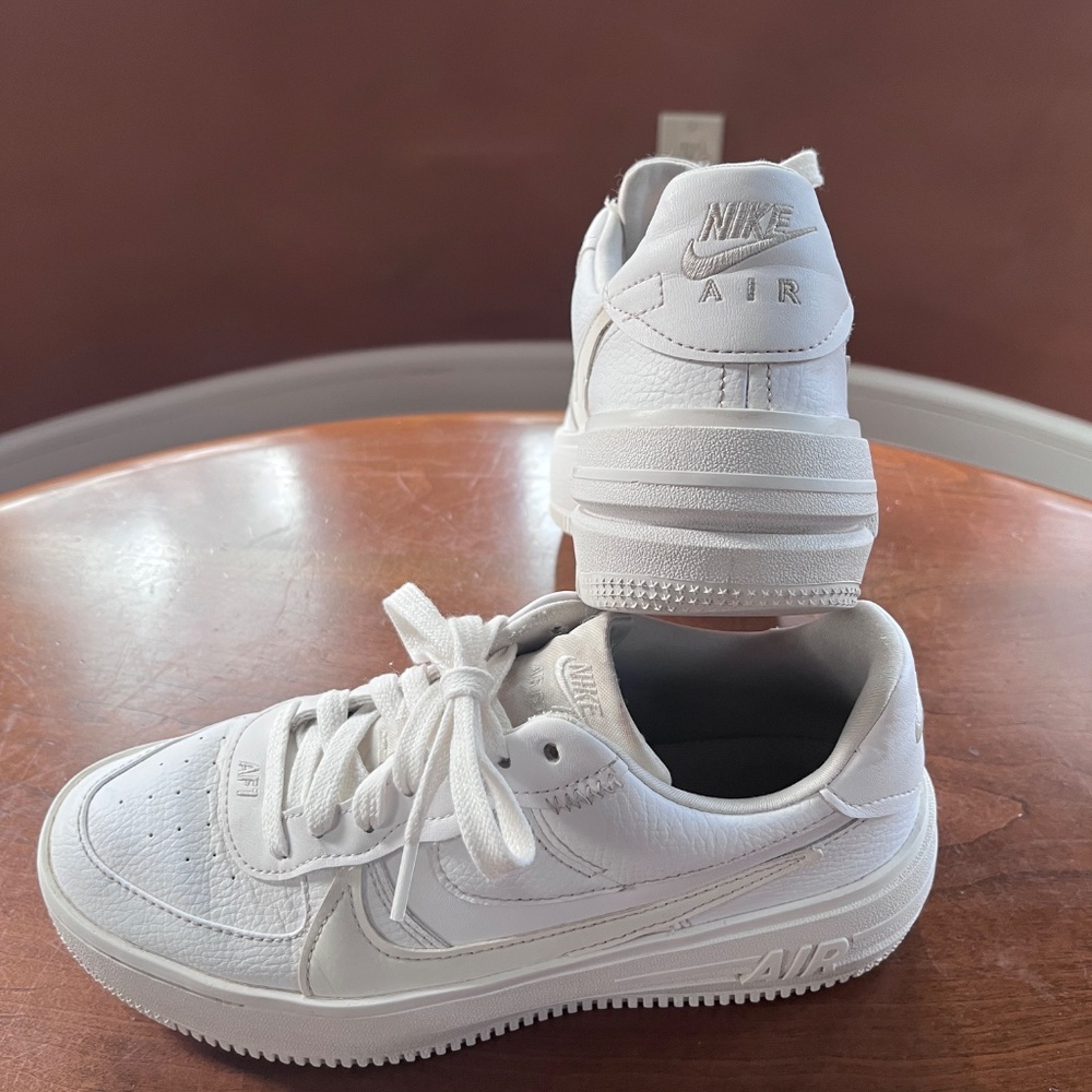 Nike Air Force 1 Sneakers Shoes Women's size 7.5 AF1